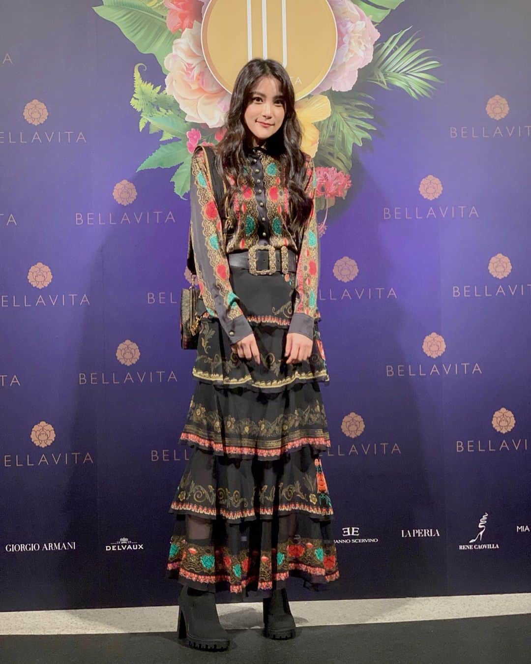 Liga Chiangのインスタグラム：「@bellavita_taipei  今天10週年快樂🎂  outfits ❤️ @etro  Bag ❤️ @etro  Makeup ❤️ @lee_makeupofficial_taiwan #江恆亘 #liga #ligachiang」