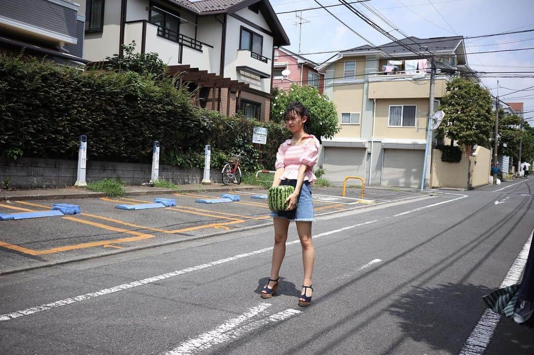 歌田初夏さんのインスタグラム写真 - (歌田初夏Instagram)「スイカ  Flashスペシャルさんのオフショット出し惜しみしすぎてもう9月半ばなのでもう手に入らないかもですが出しますたくさん🍉 🍉と共演する日が来るなんて思ってませんでした  幸せ  #スイカ #FIASHスペシャル #オフショット  #グラビア #歌田写真展」9月21日 0時26分 - utahatsu78