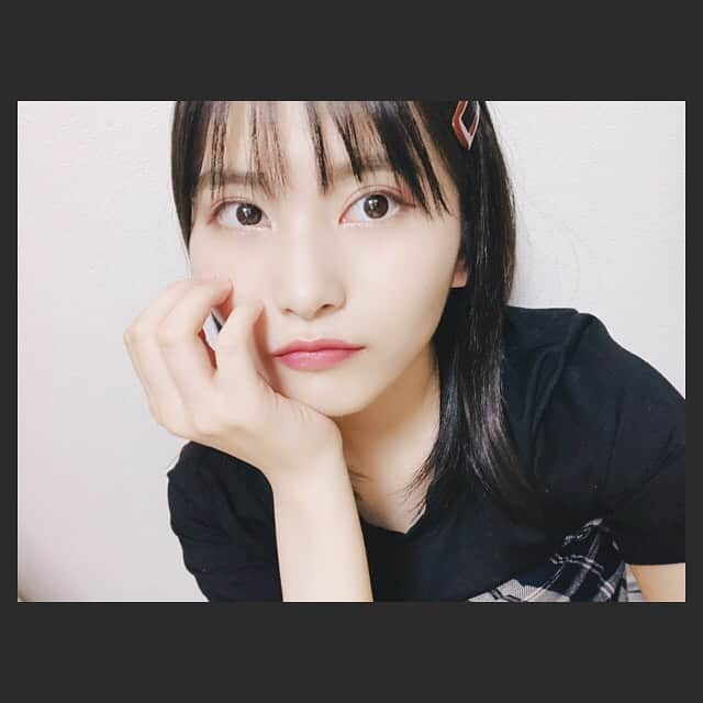 福岡聖菜さんのインスタグラム写真 - (福岡聖菜Instagram)「にらめっこ。  今日は1日文房具たちとにらめっこ。 工作から始まり、 ノートとお友達になって 今日中にやり終えたかったことを なんとか終わらせて ようやく眠りにつけるなぁ。。 * * * おやすみなさい。 明日もいい1日になりますように。  #リサラーソン #海外文具 #文房具 #ノート #鉛筆 #鉛筆派  #selfie #セルフィー」9月21日 0時40分 - seina___ff