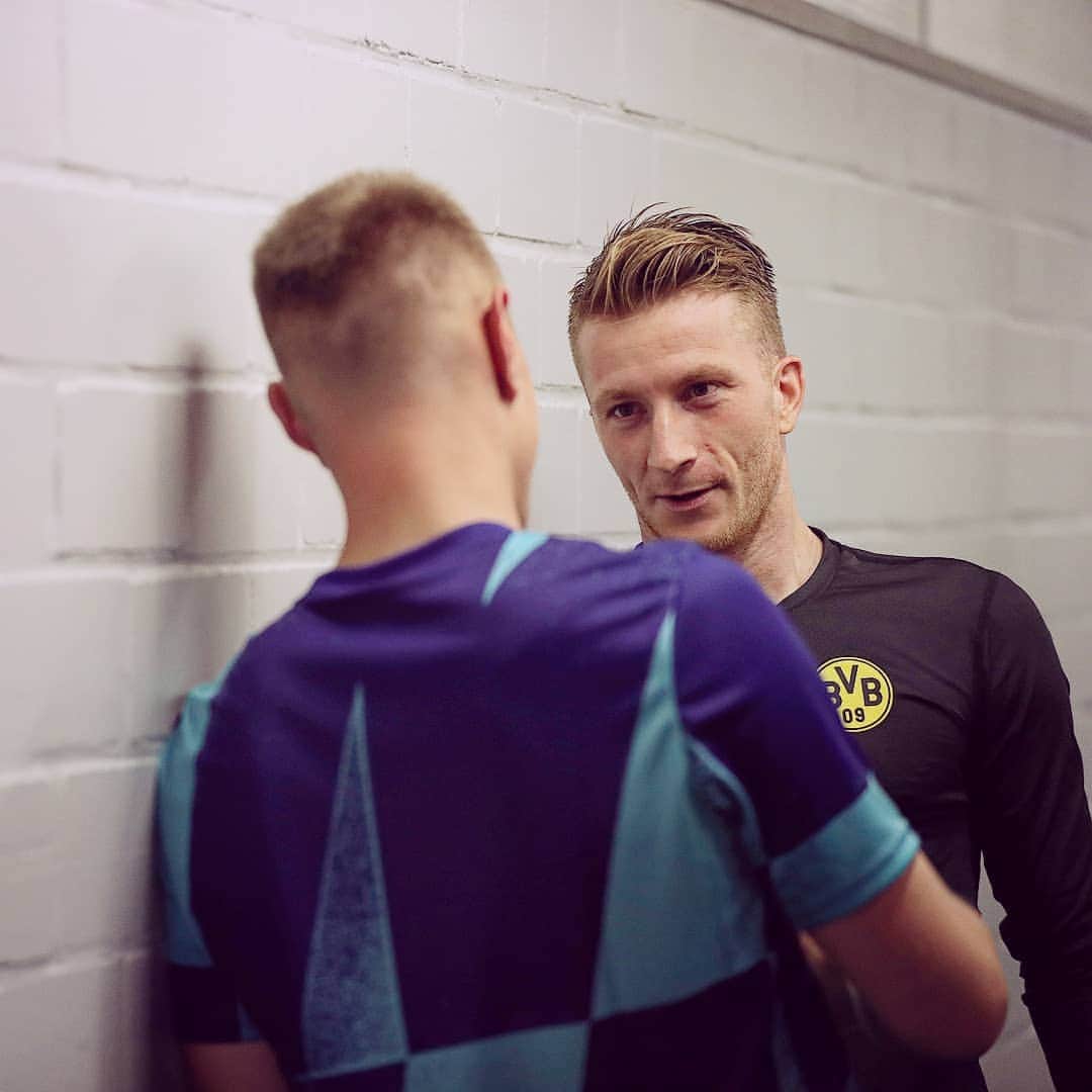 UEFAチャンピオンズリーグさんのインスタグラム写真 - (UEFAチャンピオンズリーグInstagram)「📸 Quiz! Who is @marcinho11 talking to after @bvb09 🆚 @fcbarcelona? And why? 🤔👇」9月21日 0時41分 - championsleague