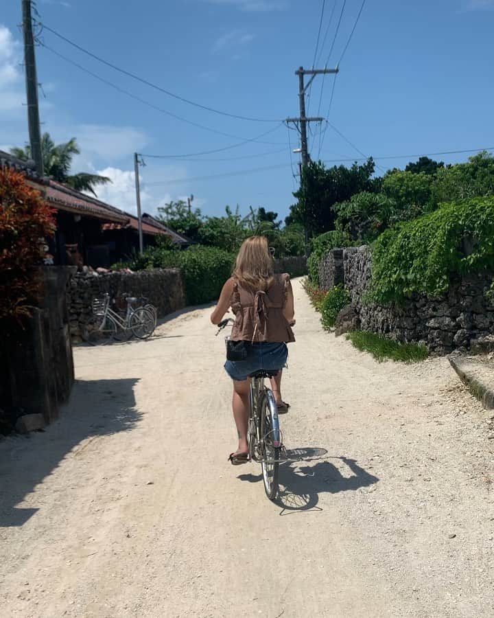 KAEのインスタグラム：「in .竹富島🌴自転車でぐるぐるした😝」