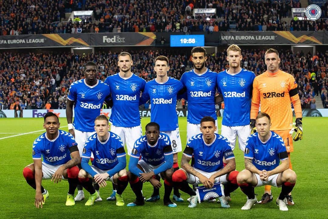 スティーヴン・デイヴィスのインスタグラム：「3 points ✅  Clean sheet ✅. Atmosphere 🔥」
