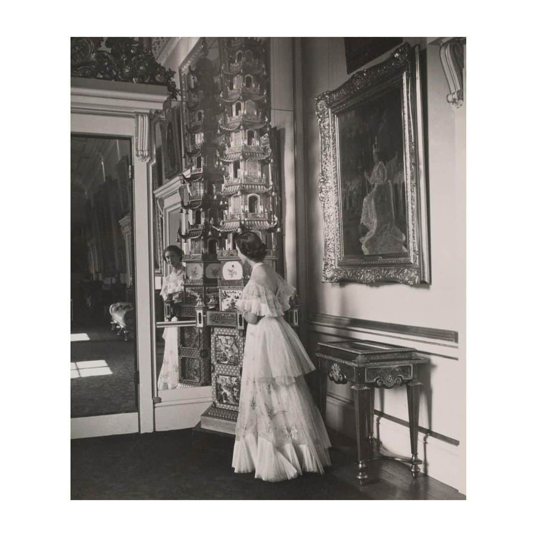 ロイヤル・ファミリーさんのインスタグラム写真 - (ロイヤル・ファミリーInstagram)「In these archive images Princess Margaret is photographed with one of four pagodas which will go on public display at Brighton Pavilion from Saturday 21 Sept 2019. The pictures were taken by Cecil Beaton in 1949.  The pagodas are ten-tiered Chinese decorative objects, which will be part of ‘A Prince’s Treasure’ exhibition - a collection of over 120 items from Buckingham Palace on loan from @royalcollectiontrust  They have been at Buckingham Palace since the 1840s but were originally commissioned for the Pavilion by George IV in 1817.  See our Instagram stories for more about the exhibition and how the pieces of art were transferred from the Palace ready to be taken to Brighton.」9月21日 0時52分 - theroyalfamily