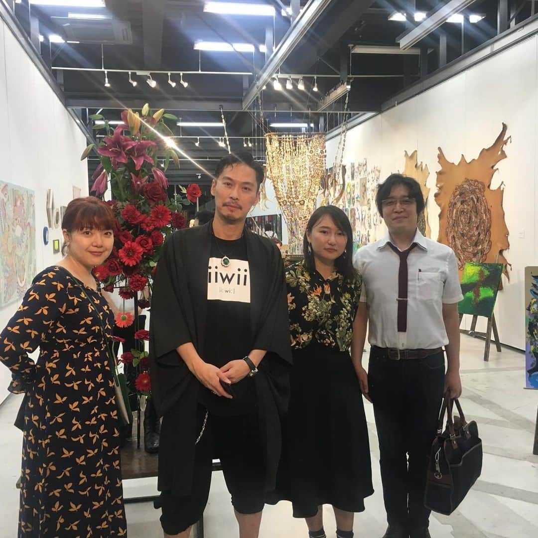 坂東工さんのインスタグラム写真 - (坂東工Instagram)「本当にたくさんの方々が @iiwii.art 展示会にいらしてくれています。一期一会を大切に…明日も在廊いたします。#iiwiiart」9月21日 1時07分 - takumimoriyabando
