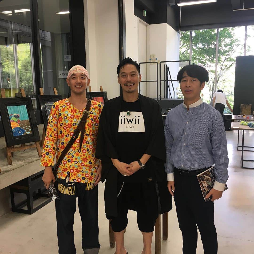 坂東工さんのインスタグラム写真 - (坂東工Instagram)「本当にたくさんの方々が @iiwii.art 展示会にいらしてくれています。一期一会を大切に…明日も在廊いたします。#iiwiiart」9月21日 1時07分 - takumimoriyabando