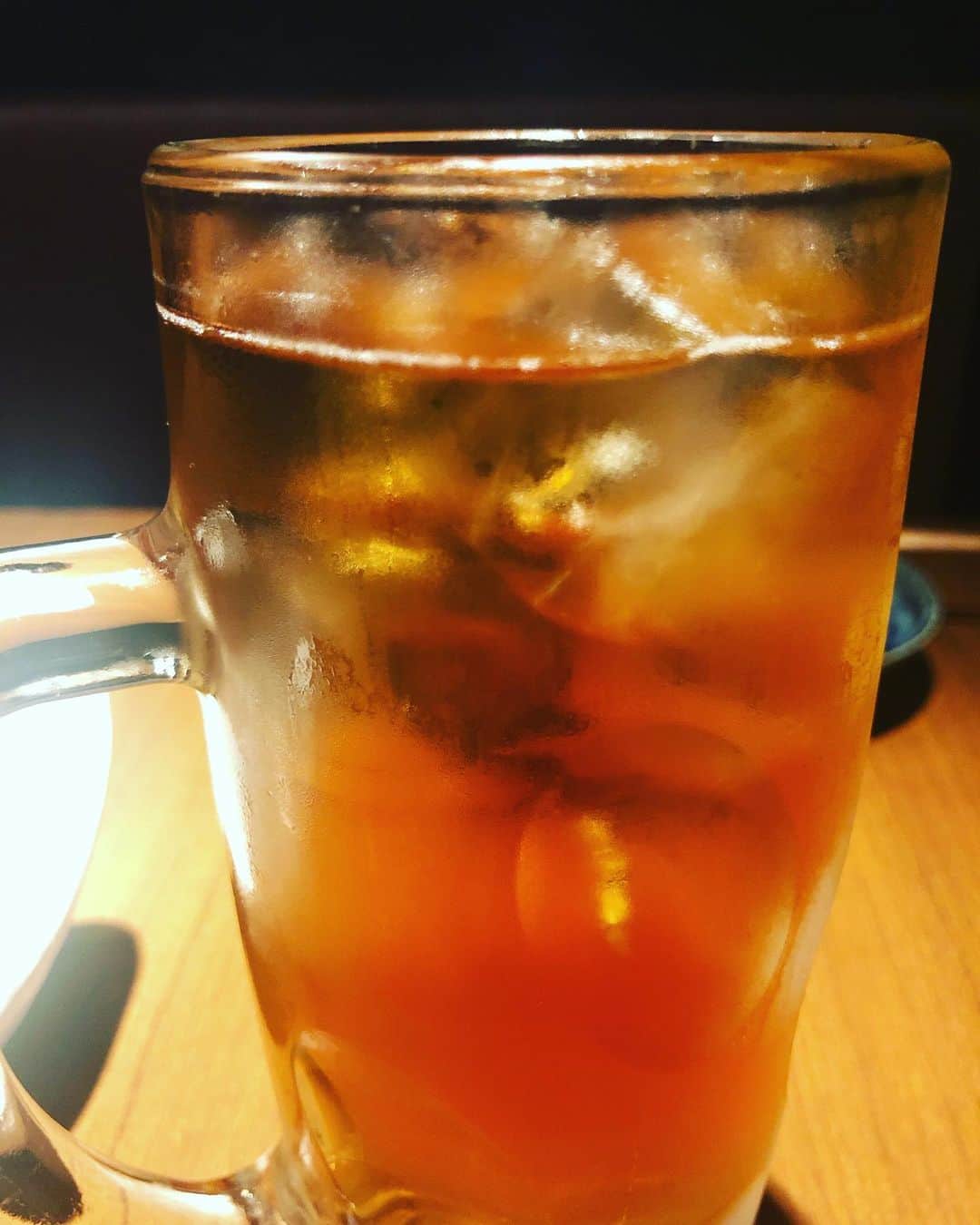 芦沢統人のインスタグラム：「色々考えながら飲んでおる。 あっという間の日々でした。」