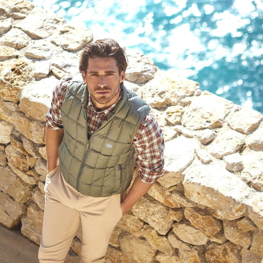 のインスタグラム：「The quilted vest is a Façonnable essential. Pair with a shirt in Autumn or zip into our outerwear for Winter. #Faconnable #FrenchRiviera #AutumnWinter19 #NewCollection #Jacket  #Monaco」