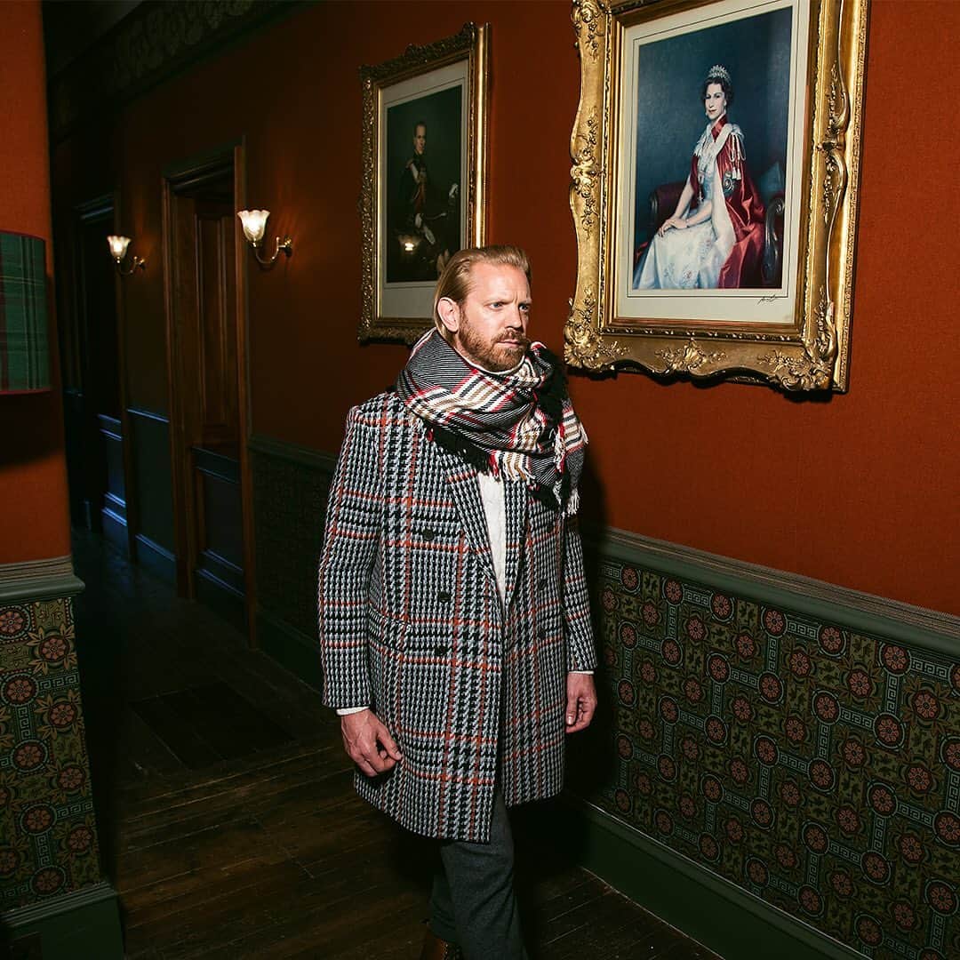 Johnstonsさんのインスタグラム写真 - (JohnstonsInstagram)「Our sartorial chesterfield lambswool coat is created in an archive check in a graphic structure weave. Worn by @alistairguy at London Fashion Week, and adored by luxury lovers around the globe, our double breasted coat has a full canvas construction, with hand stitched collar and details.」9月21日 1時21分 - johnstonsofelgin