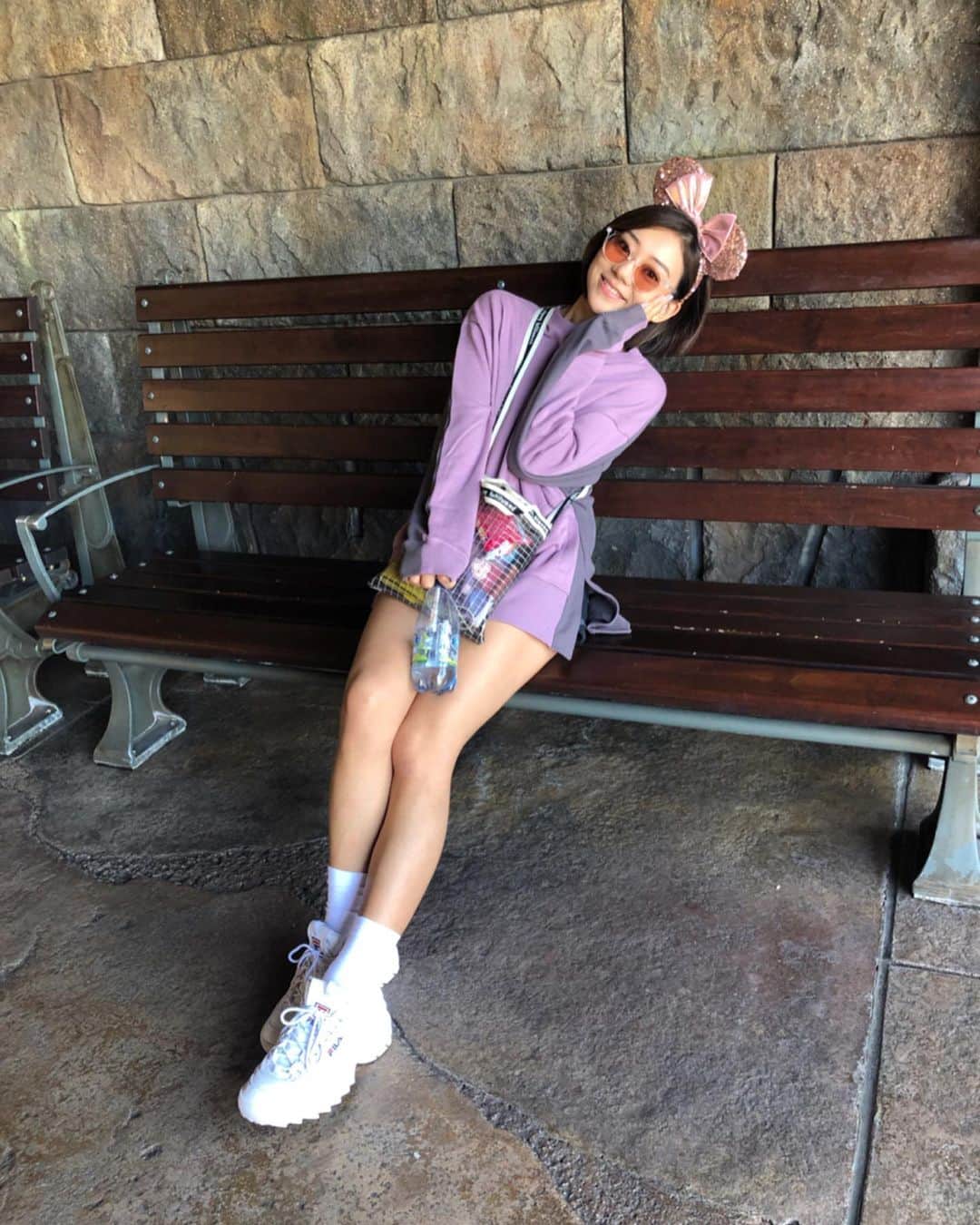 のインスタグラム：「寝れない夜。笑 この間行った#disneysea 5年ぶり。笑笑 耳とかつけちゃった🥳💜💜💜 Thank u for giving me the ticket, my sis !! チケットは妹からのプレゼント🎁❤️ I love popcorn 🍿✌︎ #さ私服」