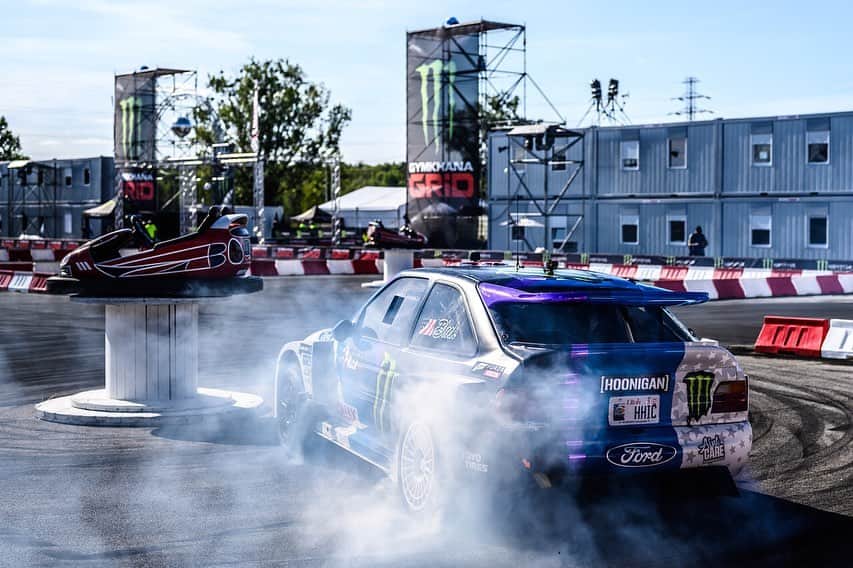 ケン・ブロックさんのインスタグラム写真 - (ケン・ブロックInstagram)「This week’s episode on my YouTube channel (link in my bio) is all about this year’s Gymkhana GRID event in Warsaw, Poland - put on by @MonsterEnergy. Go and watch to see the action from this gallery of my Ford Escort RS Cossie V2 in motion! 📸: @mchphotocz & @danfegent #GymkhanaGRID #BlockEscortCossieV2 #CossieWorldTour」9月21日 1時34分 - kblock43