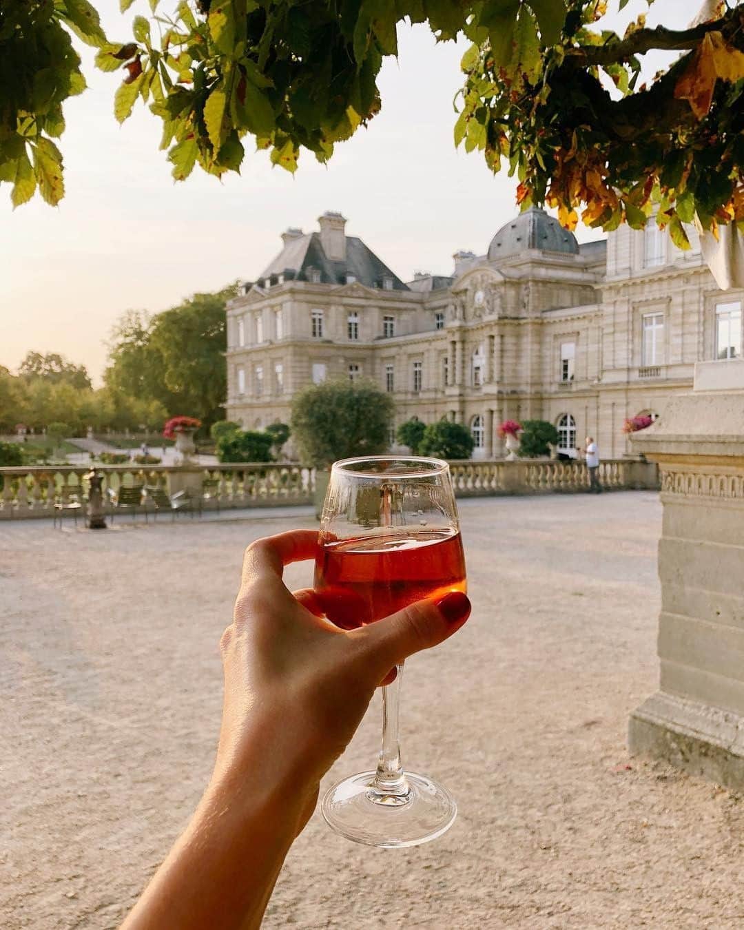 My Little Parisさんのインスタグラム写真 - (My Little ParisInstagram)「Se préparer aux Journées du Patrimoine. 🇬🇧: Cheers to France’s heritage. ( © 📸 @lapina_colada)」9月21日 1時31分 - mylittleparis