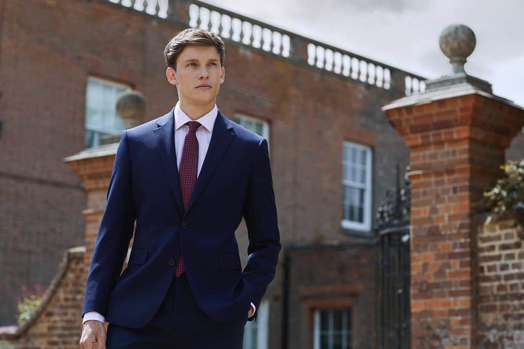 チェスターバリーのインスタグラム：「Did you know that the eminently affordable Chester by Chester Barrie AW19 Range is available in many @johnlewisandpartners and also online via their website? . . . #AW19 #AutumnWinter19 #JohnLewis #Autumn #Winter #NewIn #New #ShopTheLook #CBstyle #TailoredToFit #SavileRow #MenWithStyle#Fashion #MensStyle #Style #ChesterBarrie #Tailoring #Menswear #Jacket #MensFashion #BritishFashion #MensLifestyle #London #NewCollection #Flannel #Cloths #Tweed #Fabric #British #Italian」