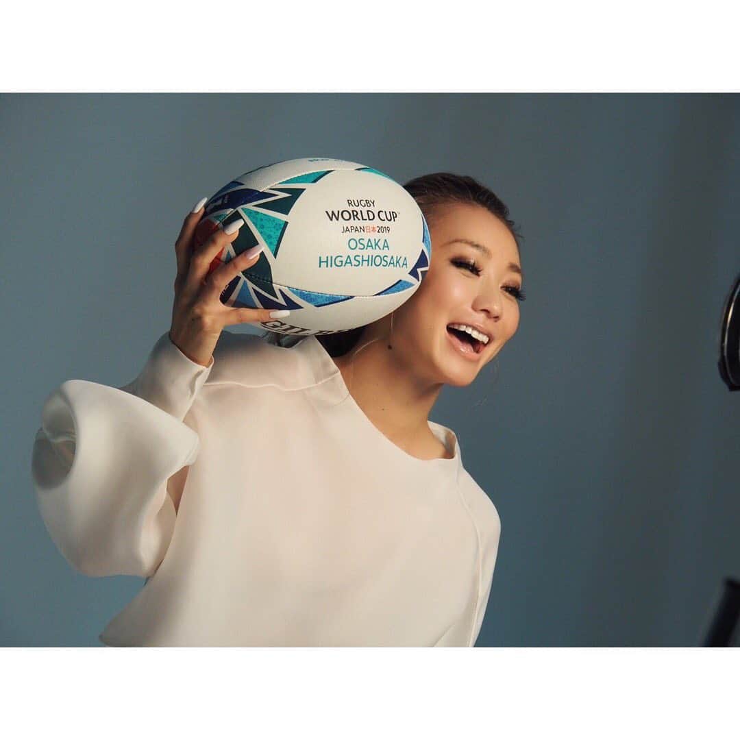 倖田來未さんのインスタグラム写真 - (倖田來未Instagram)「「ラグビーワールドカップ2019」開幕！﻿ ﻿ 今回、HANAZONO大会のテーマソングを書き下ろさせて頂きました。﻿ 私の声で、皆さんの背中を押せたら幸せです！！﻿ ﻿ 日本に勇気を！！！🇯🇵﻿ eh yo!!!!﻿ ﻿ #ラグビーワールドカップ2019 #世界 #rwc2019 #hanazono #日本 #大阪 #東大阪 #テーマソング #ehyo #cm #rugby #sports #kodakumi #倖田來未」9月21日 1時39分 - kodakumi_official