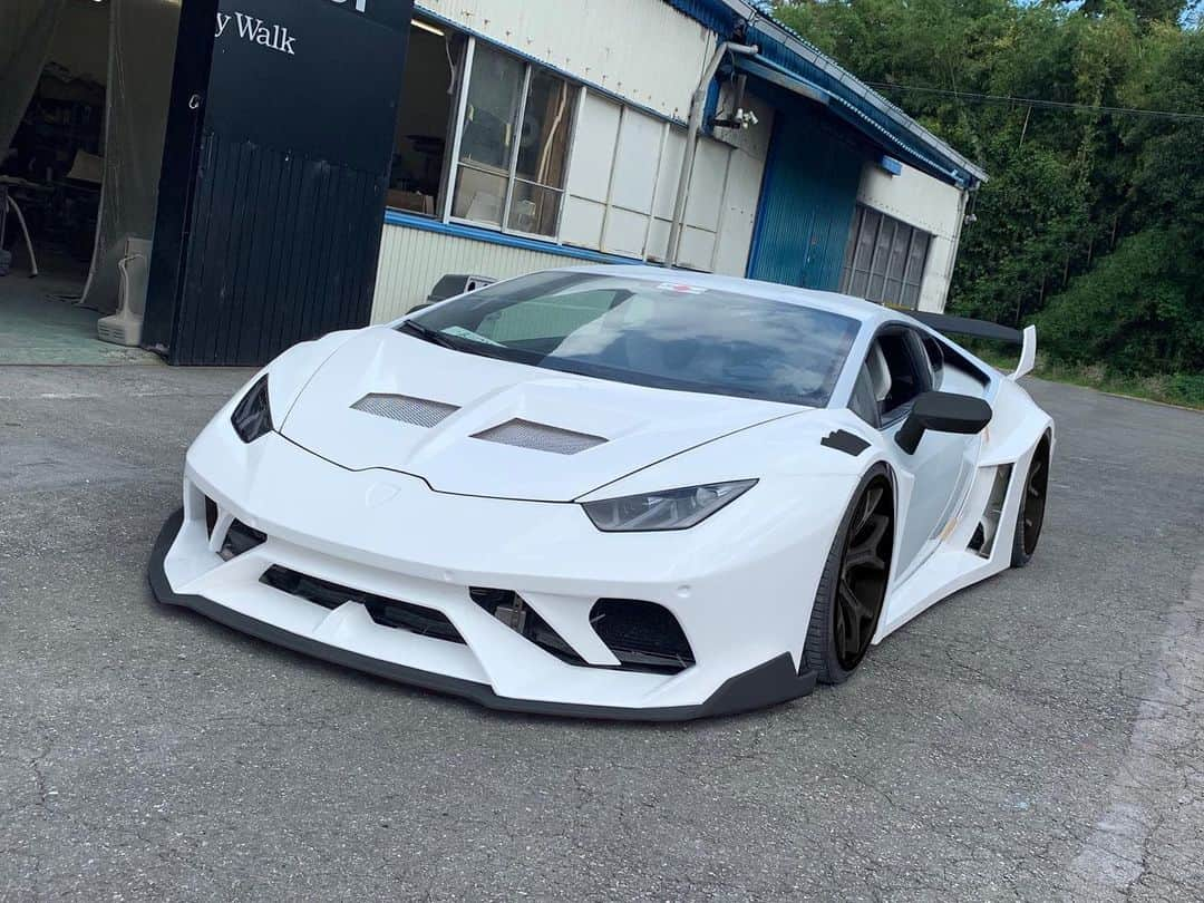 Wataru Katoさんのインスタグラム写真 - (Wataru KatoInstagram)「Libertywalk自由に歩く！！！ NEW BODY KIT LB★WORKS LAMBORGHINI HURACAN  2019 SEMA SHOW DUB BOOTH COMING SOON🙂  #semashow#dub#libertywalk@libertywalkkato#lamborghini#huracan#airrexsuspention #forgiato#ltmw#madmike #drift#widebody#stance#lbwk#lbnation」9月20日 16時50分 - libertywalkkato