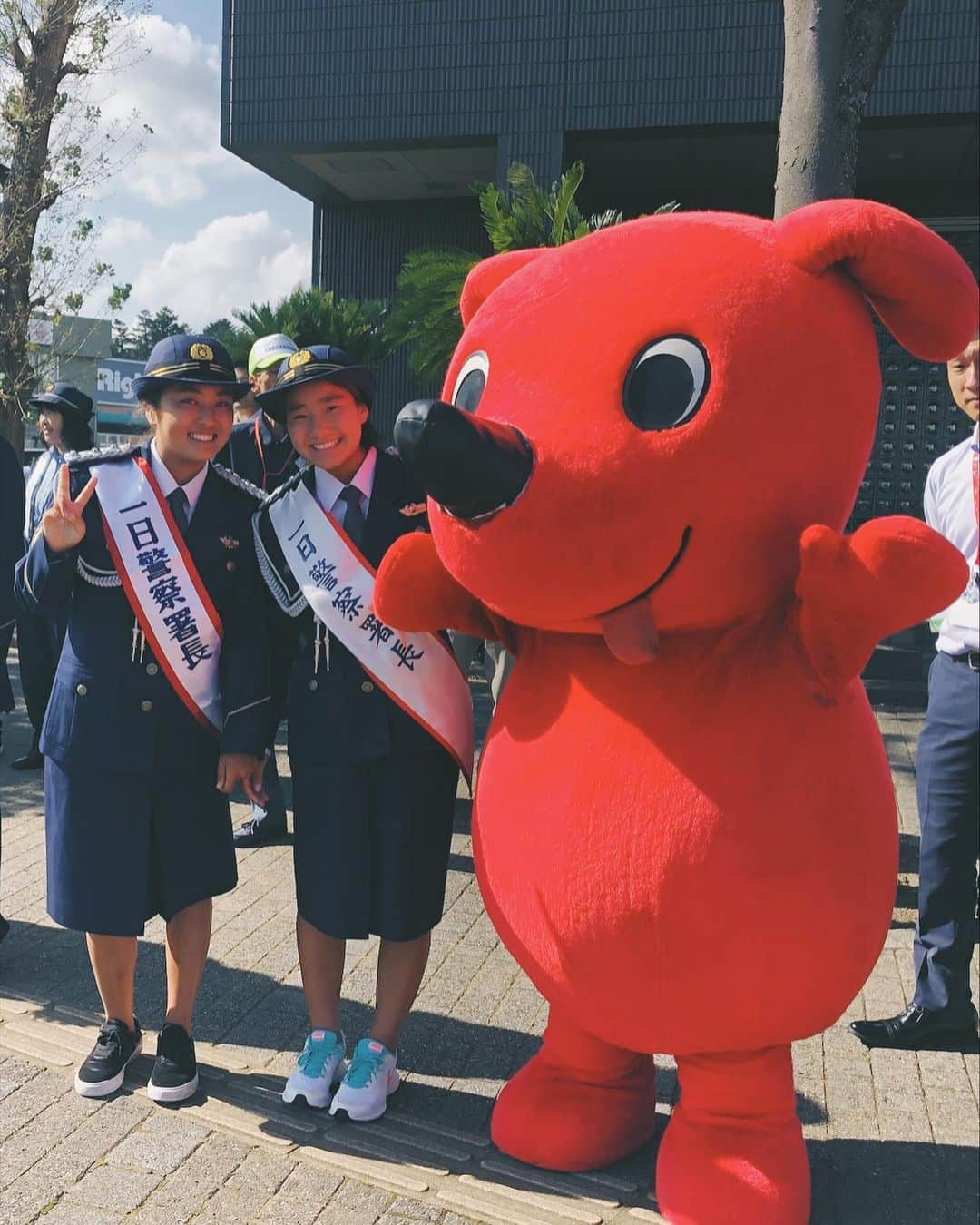 脇田紗良さんのインスタグラム写真 - (脇田紗良Instagram)「今日は中塩兄弟と茂原警察一日署長をやらせていただきました！🚓 すごい緊張しましたが、めちゃくちゃ楽しかったです。貴重な経験をさせていただきありがとうございました！みんなさんも安全運転を心がけてください🥰 #一日署長」9月20日 16時51分 - sara_wakita1010