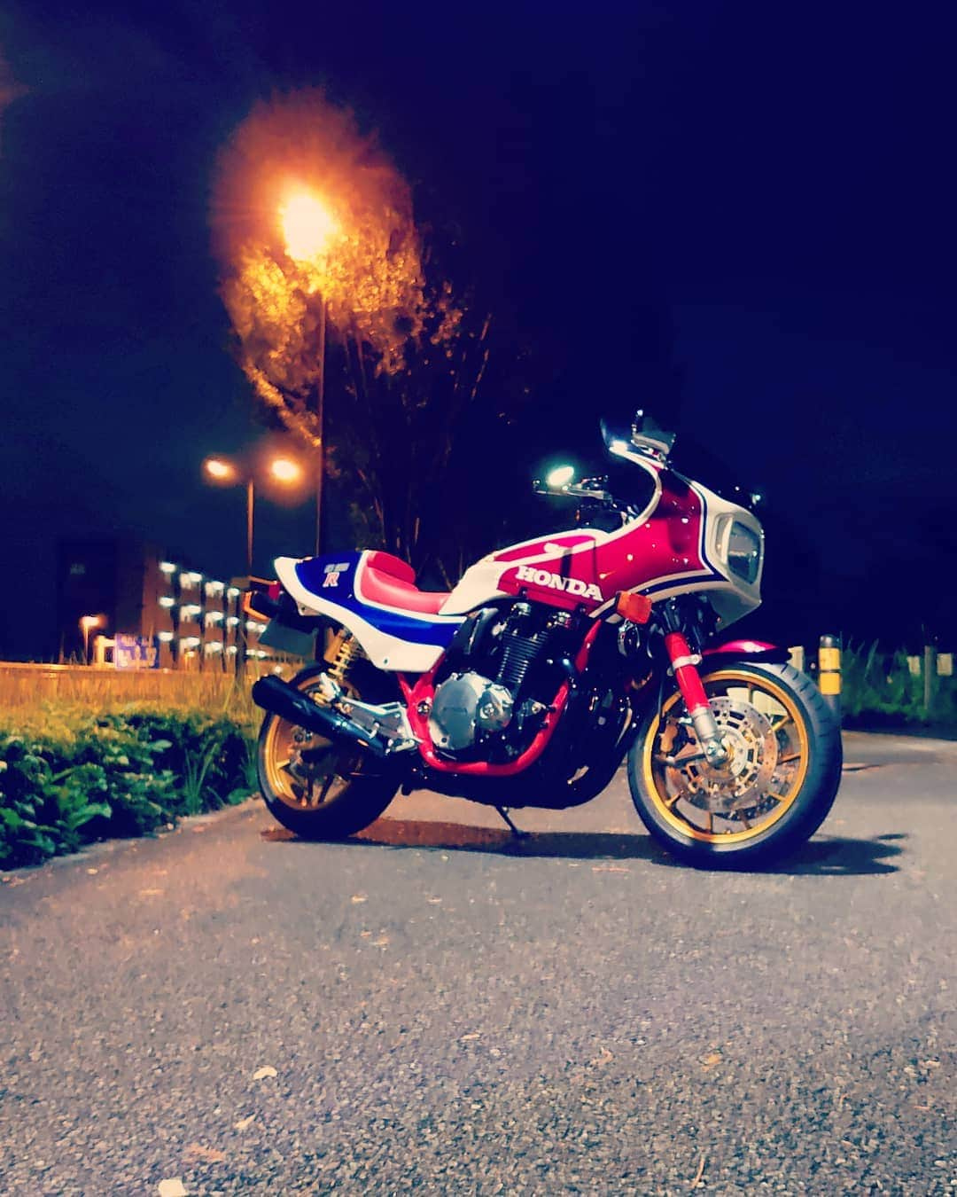 レイザーラモンRGさんのインスタグラム写真 - (レイザーラモンRGInstagram)「CB❤  #cb1100typer #cb1100r #doremicollection #motorcycle #motorcyclesofinstagram #motorcycles #hondacb」9月20日 16時52分 - rgrazorramon