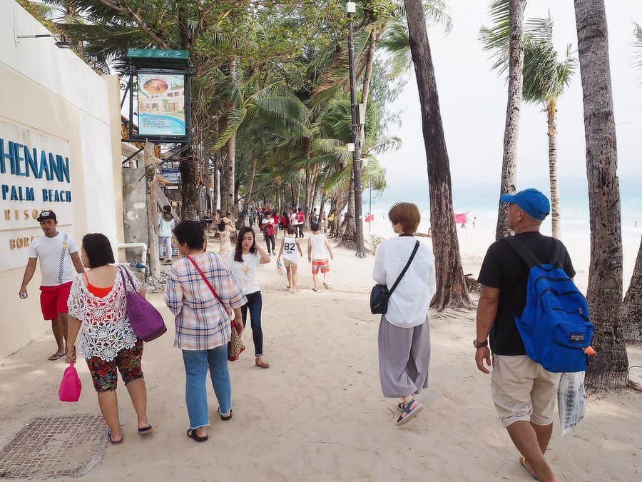 武田あやなさんのインスタグラム写真 - (武田あやなInstagram)「. 街並み🏝🐳🐚🏄‍♀️ #boracay2019 #philippineislands  #philippinestravel #beachdaysarethebestdays #itsmorefuninphilippines #beachlifevibes #boracayisland #travelbloggeres  #japanesegirls #asiantrip  #skyandsea #genic_beach #beachscape #philippinebeaches  #ボラカイ島 #海  #フィリピン旅行 #旅行記  #旅行好き女子 #ポトレ女子  #海外旅行記 #ビーチリゾート #海のある暮らし #いんすたばえ #ビーチフォト #街並み  #南国リゾート #なつやすみ  #ビーチライフ #たびじょ」9月20日 16時58分 - ayanatakedaa