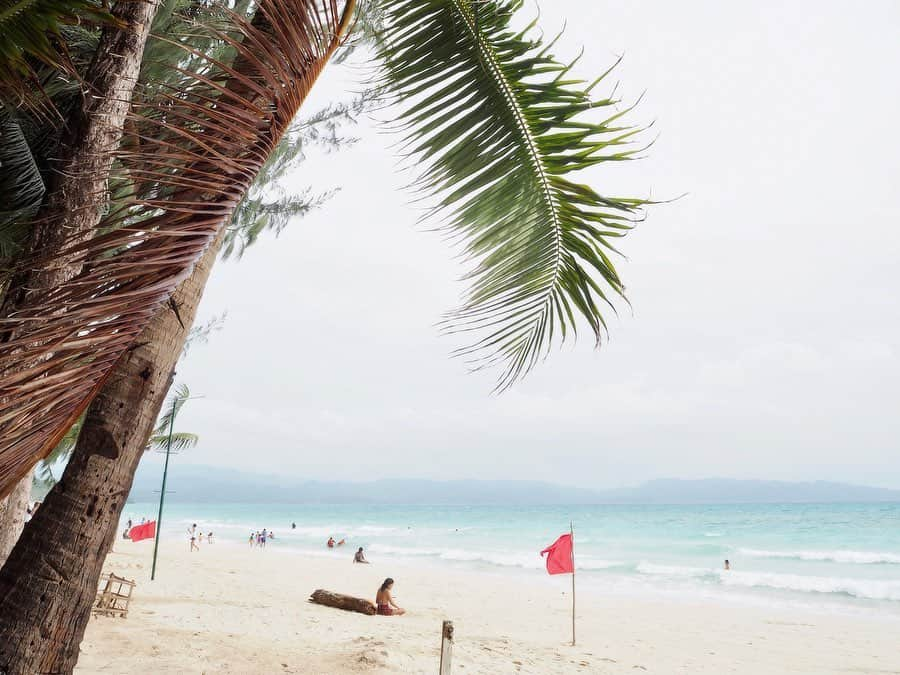 武田あやなさんのインスタグラム写真 - (武田あやなInstagram)「. 街並み🏝🐳🐚🏄‍♀️ #boracay2019 #philippineislands  #philippinestravel #beachdaysarethebestdays #itsmorefuninphilippines #beachlifevibes #boracayisland #travelbloggeres  #japanesegirls #asiantrip  #skyandsea #genic_beach #beachscape #philippinebeaches  #ボラカイ島 #海  #フィリピン旅行 #旅行記  #旅行好き女子 #ポトレ女子  #海外旅行記 #ビーチリゾート #海のある暮らし #いんすたばえ #ビーチフォト #街並み  #南国リゾート #なつやすみ  #ビーチライフ #たびじょ」9月20日 16時58分 - ayanatakedaa