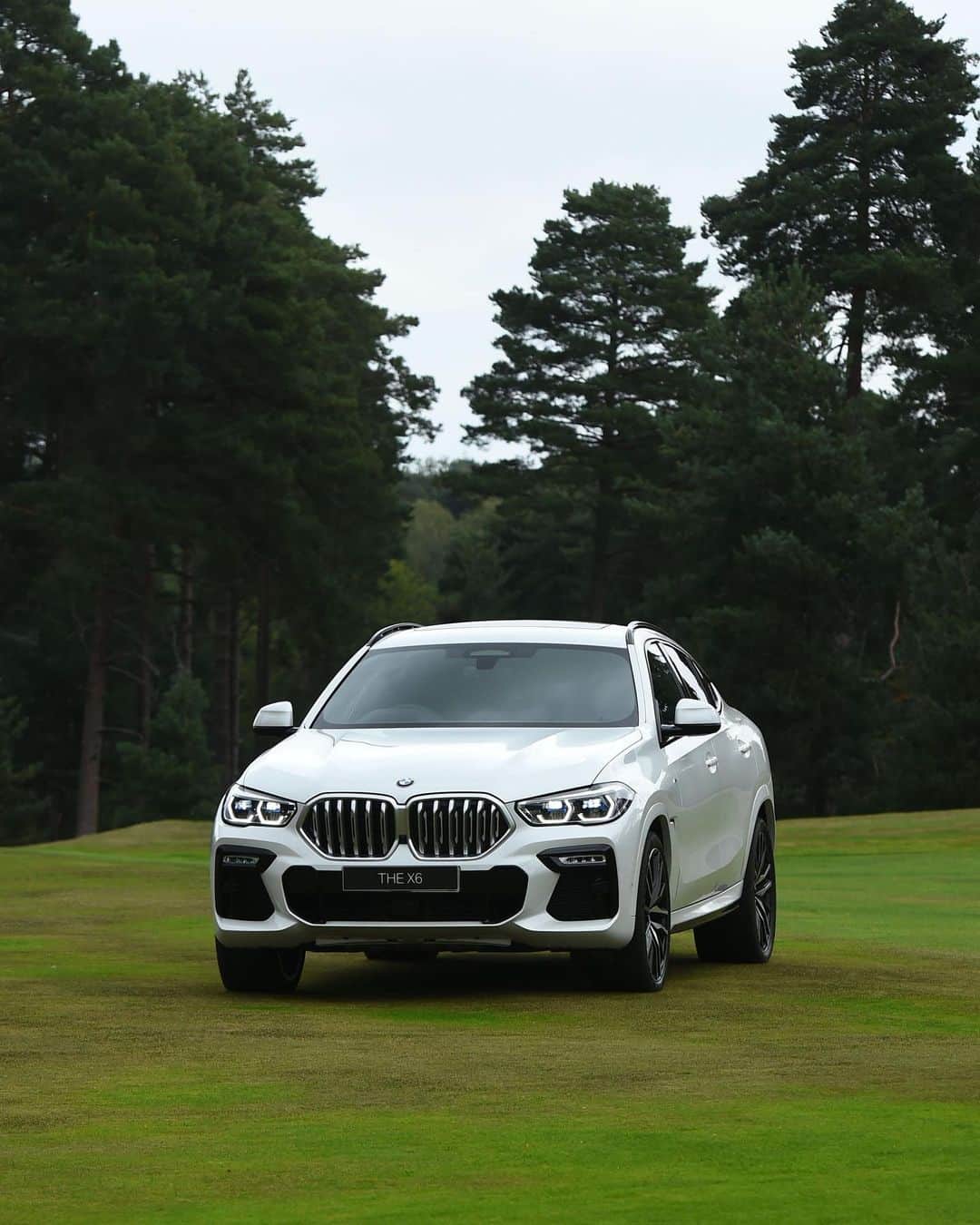 BMWのインスタグラム：「Raises the game to a new level. The all-new BMW X6 at the BMW PGA Championship.  #TheX6 #BMW #X6 #bmwpga @bmw_golfsport」