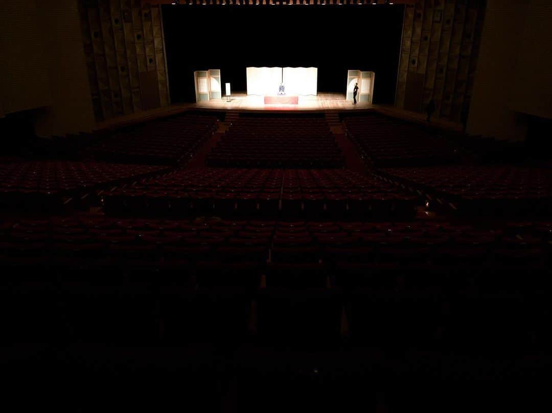 桂かい枝さんのインスタグラム写真 - (桂かい枝Instagram)「今日は茨城県立県民文化センター大ホールで学校公演！  本当に素晴らしい生徒さんでした。  さあ、5時間かけて帰ります。  #落語 #寄席 #お笑い」9月20日 17時03分 - kaishikatsura