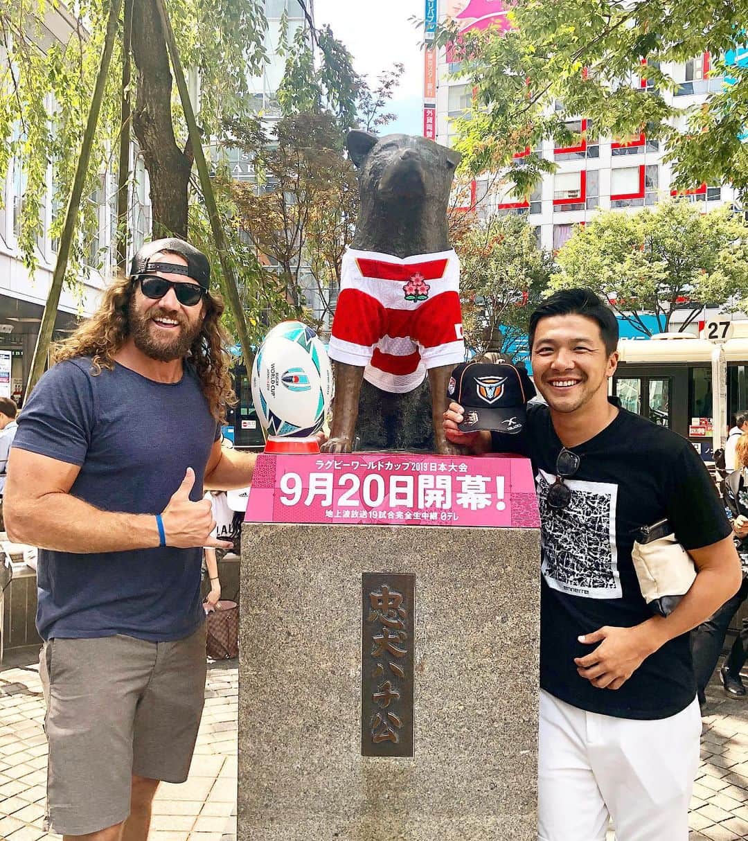 君島良夫のインスタグラム：「Great to reunion with my brother from another mom. Legend of American rugby @toddclever 🇺🇸 and Hachi🐶🇯🇵 #XbladesJp @xbladesrugbyjp - - トッドと再会。良き仲間。」