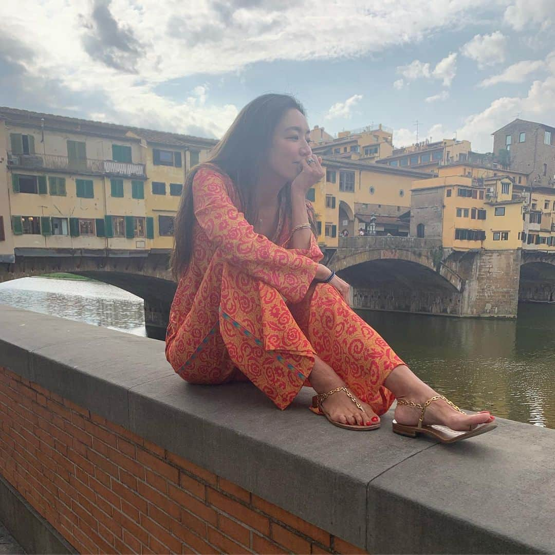 和央ようかさんのインスタグラム写真 - (和央ようかInstagram)「Last day in Florence 🇮🇹 Ponte Vecchio 🌉  フィレンツェ最終日 ポンテヴェッキオ🌉  #takakoworldstylin🌎  #lifestyle #italy 🇮🇹 #florence #firenze #pontevecchio #yokawao #和央ようか#イタリア #フィレンツェ#ポンテヴェッキオ」9月20日 17時18分 - yokawao0215