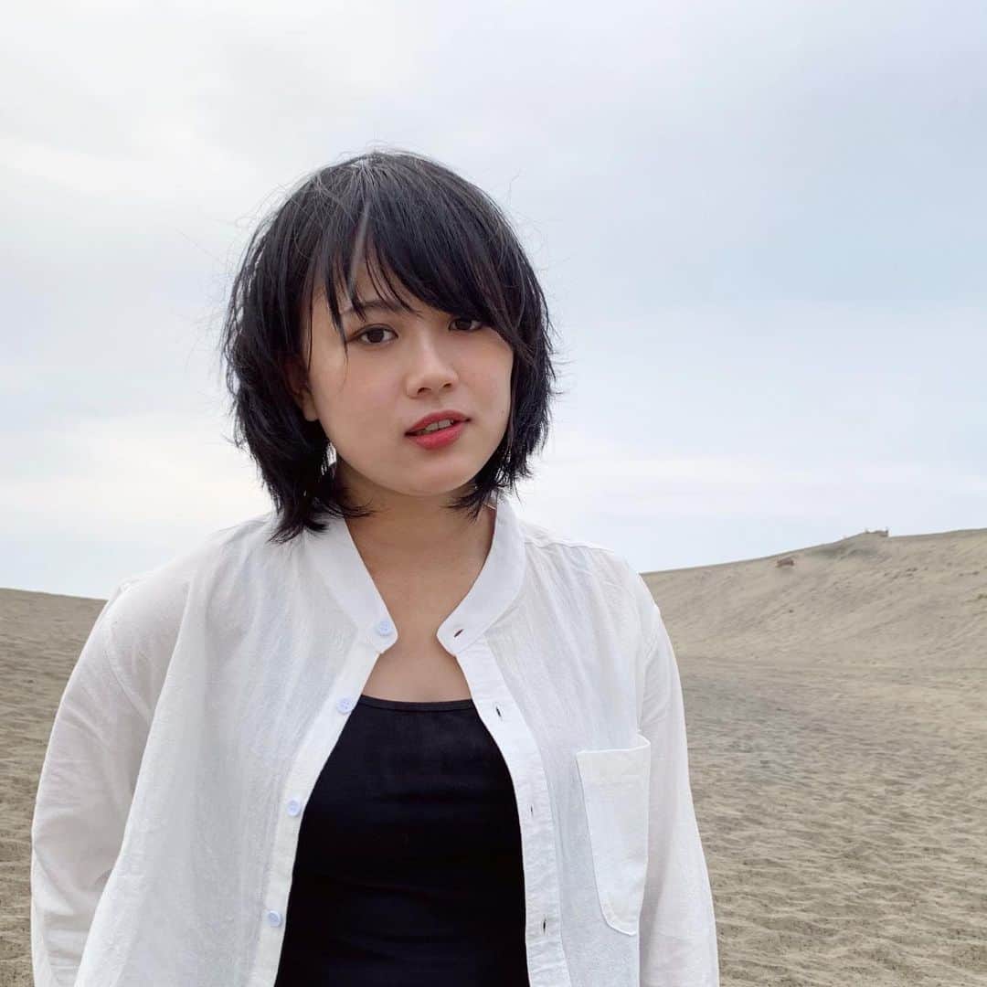 吉原茉依香さんのインスタグラム写真 - (吉原茉依香Instagram)「#dune #photography #me #japan #japanesegirl #カッコつけてみたけど顔ニヤけてる #雨降ってきて頭痛い」9月20日 17時24分 - maika_yoshihara