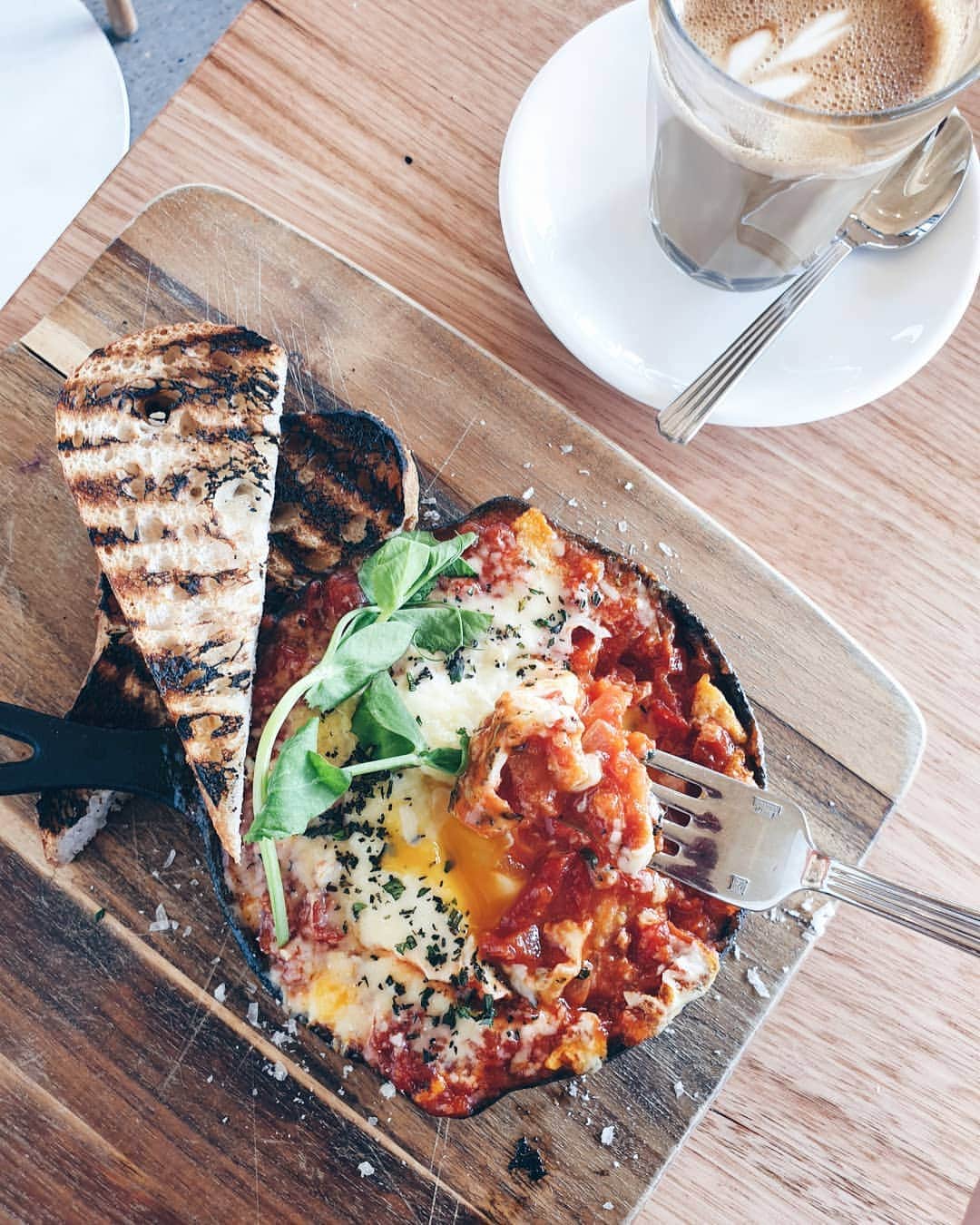Erinaさんのインスタグラム写真 - (ErinaInstagram)「. . Happy Friday 🎊💐. .  Friday breakfast is one of my favourite thing🍳🤭. . Finally I'm done with all the work and time for weekend brunch in Sydney 🙌🙌. . . #newcastlensw #newy」9月20日 17時25分 - eliseaki