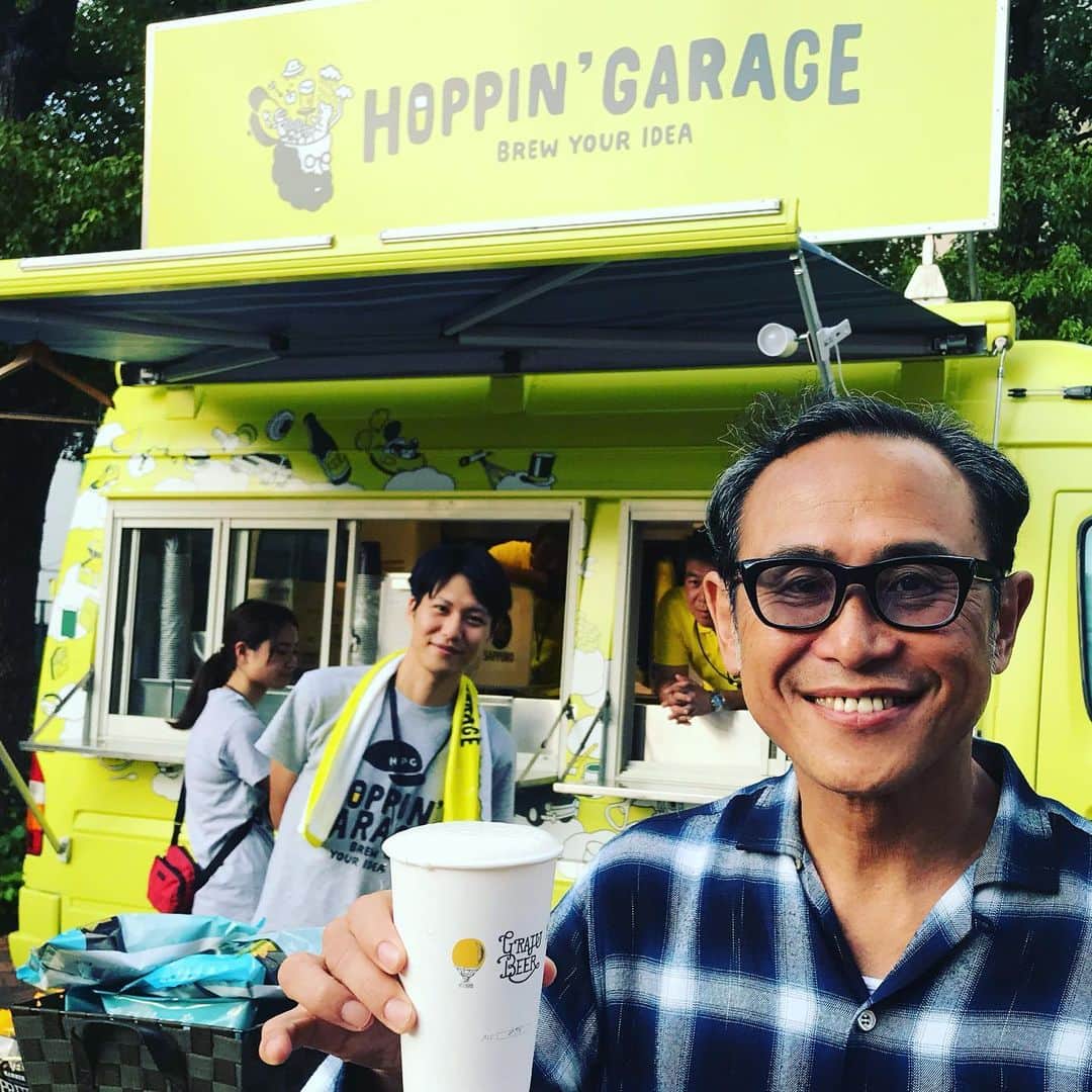 のインスタグラム：「恵比寿ガーデンプレイスの奥の芝生でhoppin garage わたしの開発した「婚姻のグレジュビール」も！本日16:00からamazonで限定発売開始！」