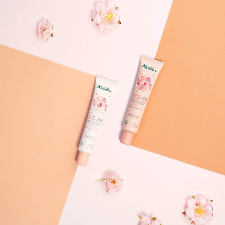 Melvita Officialのインスタグラム：「DEUX NUANCES DE BB : Vous êtes plutôt teinte claire 💛 ou teinte dorée 🧡 ?  Nos nouvelles BB Crèmes Bio Nectar de Roses 🌹 Perfecteur de teint sont disponibles en 2 couleurs pour un effet nude vraiment nature ☀️. Elles sont aussi très « GREEN 🌿 » car les couleurs ont été formulées à partir de pigments 100% naturels d’origine minérale. ✅sans silicone ✅ non comédogène ✅ sans filtre chimique  Vous les connaissez ?  #nectarderose #bbcream #bbcreme #bbcremebio #cosmetiquebio #cleanbeautyproducts」
