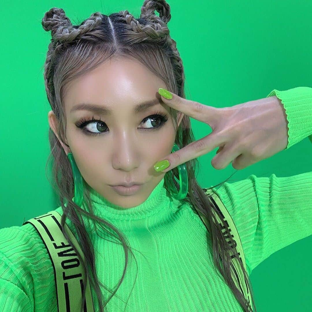 倖田來未さんのインスタグラム写真 - (倖田來未Instagram)「New MV!!﻿ ﻿ #recode #new #mv #comingsoon #kodakumi  #倖田來未 #loveil #jasmineivy #lime green #green #fashion #beauty #衣装 #グリーン #ライトグリーン #ライムグリーン」9月20日 17時38分 - kodakumi_official