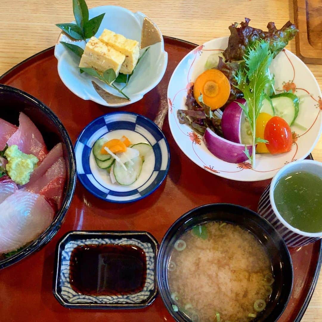 池内万作さんのインスタグラム写真 - (池内万作Instagram)「東京から戻りランチに福寿司。 やはり真鶴はいいね♪ #イケウチ家のグルメ旅」9月20日 17時49分 - mandeshita