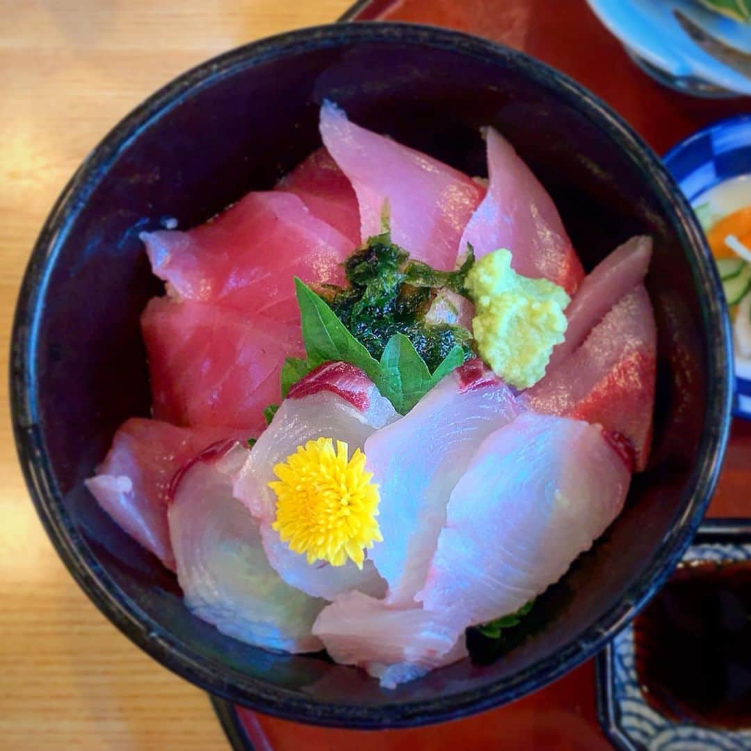 池内万作さんのインスタグラム写真 - (池内万作Instagram)「東京から戻りランチに福寿司。 やはり真鶴はいいね♪ #イケウチ家のグルメ旅」9月20日 17時49分 - mandeshita