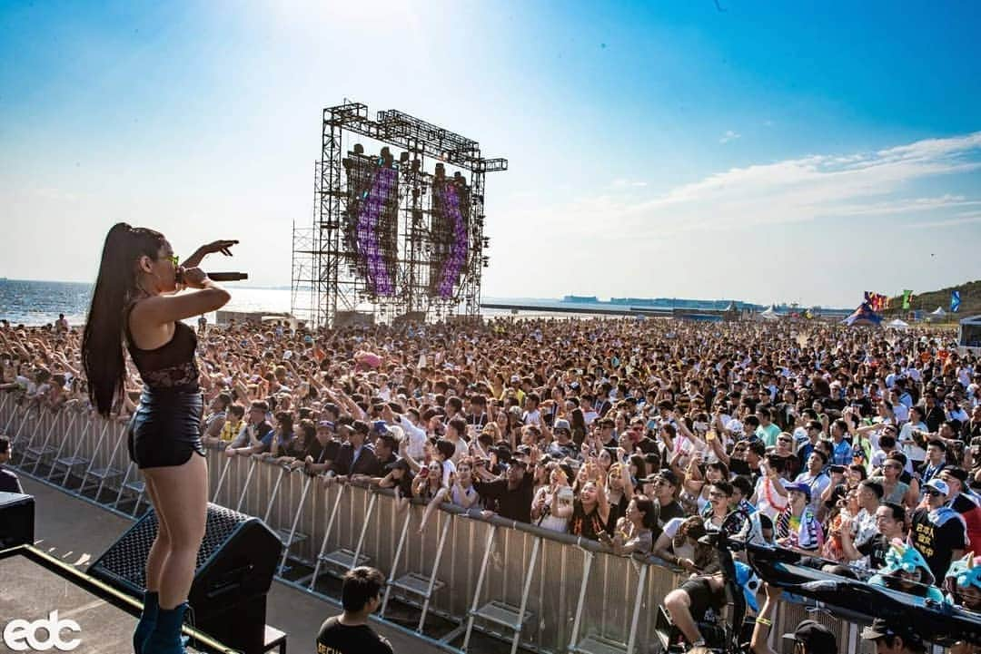 EDC Japanのインスタグラム：「世界のEDCで唯一ビーチステージがあるEDC Japan! いい夏の思い出はできましたか？  EDC Japan is the only EDC with a Beach Stage! Reminisce on the summer vibes!」