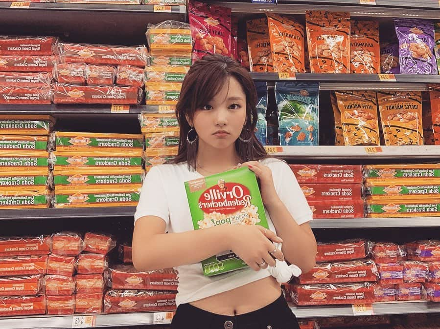 かのあい。さんのインスタグラム写真 - (かのあい。Instagram)「最近チョコレートが止まらない🤤❤️ 食べてばっか！笑 でも、セルライトを作る食べ物やねんて。。 . . #l4l #likeforlike #instagood #instalike #instapic #instadaily #ootd #happy #love #photo #picture #pic #nice #girl #style #me #japanesegirl #fashion #海外 #海外旅行 #ハワイ #hawaii #hawaiilife」9月20日 17時48分 - _aiai.com_