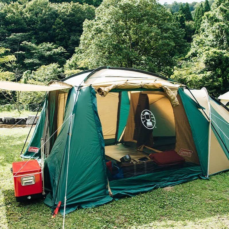 キャンプ情報サイト［ランタン］さんのインスタグラム写真 - (キャンプ情報サイト［ランタン］Instagram)「CAMP SMILE STYLE ／ 広々快適コールマンの2ルームテントで ハイマートの谷感を楽しむ！ ＼ いろんなキャンパーのキャンプスタイルを現地取材と一般キャンパーからの投稿で数多く掲載してます。 . . 詳しくは @lantern.camp  webサイトをご覧ください . . #camp #camping #outdoor #travel #trip #lantern_smile #nature #キャンプ #キャンプ用品 #アウトドア #テント #自然 #旅行 #キャンプ初心者  #キャンプ好きな人と繋がりたい #ハイマート佐仲 #ラウンドスクリーン2ルームハウス #コールマン #メタルクーラーステンレスボックス #ファミリーキャンプ #ファミキャン」9月20日 17時53分 - lantern.camp