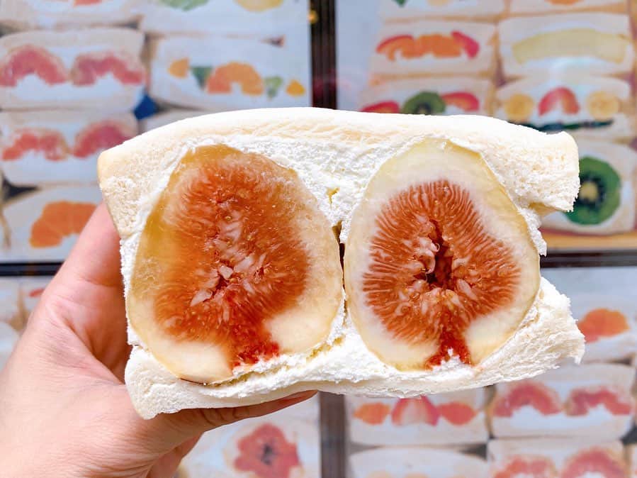 山野ゆりさんのインスタグラム写真 - (山野ゆりInstagram)「🍇🍌🥝🍓🧡🧡🧡 #cafecocona #押上 #フルーツサンド #パン #🍞 #🥪 #🥯」9月20日 18時00分 - yuri.yamano