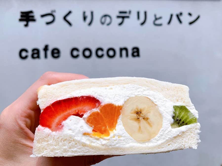 山野ゆりさんのインスタグラム写真 - (山野ゆりInstagram)「🍇🍌🥝🍓🧡🧡🧡 #cafecocona #押上 #フルーツサンド #パン #🍞 #🥪 #🥯」9月20日 18時00分 - yuri.yamano
