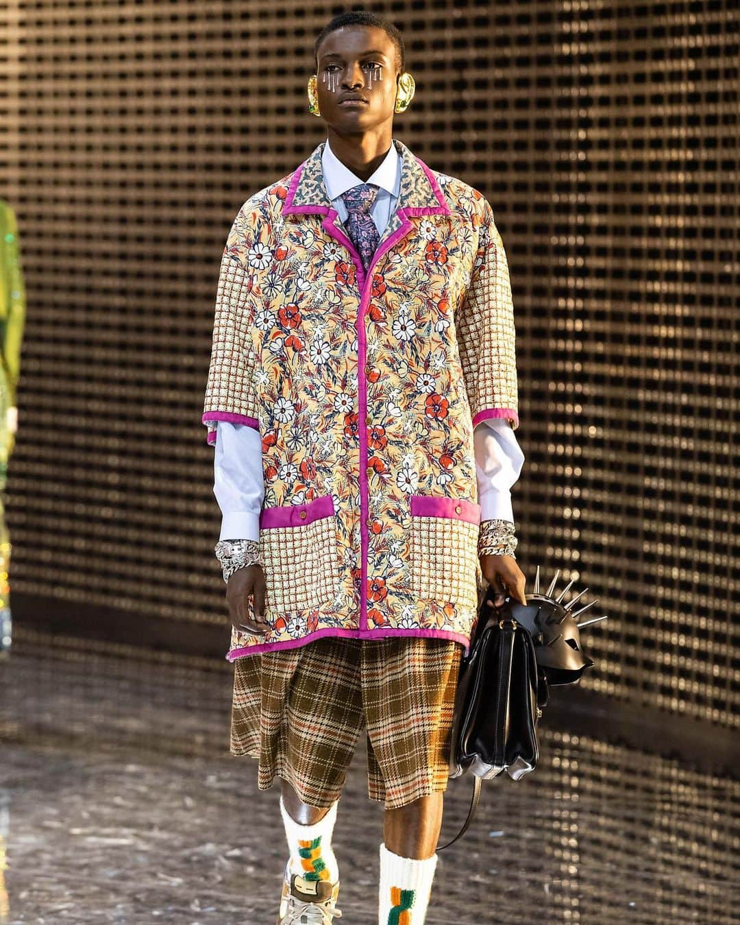 DOVER STREET MARKET GINZAさんのインスタグラム写真 - (DOVER STREET MARKET GINZAInstagram)「New items from Gucci AW19 Collection has arrived at Dover Street Market Ginza 3F @gucci @doverstreetmarketginza #doverstreetmarketginza #DSMG #Gucci」9月20日 18時02分 - doverstreetmarketginza