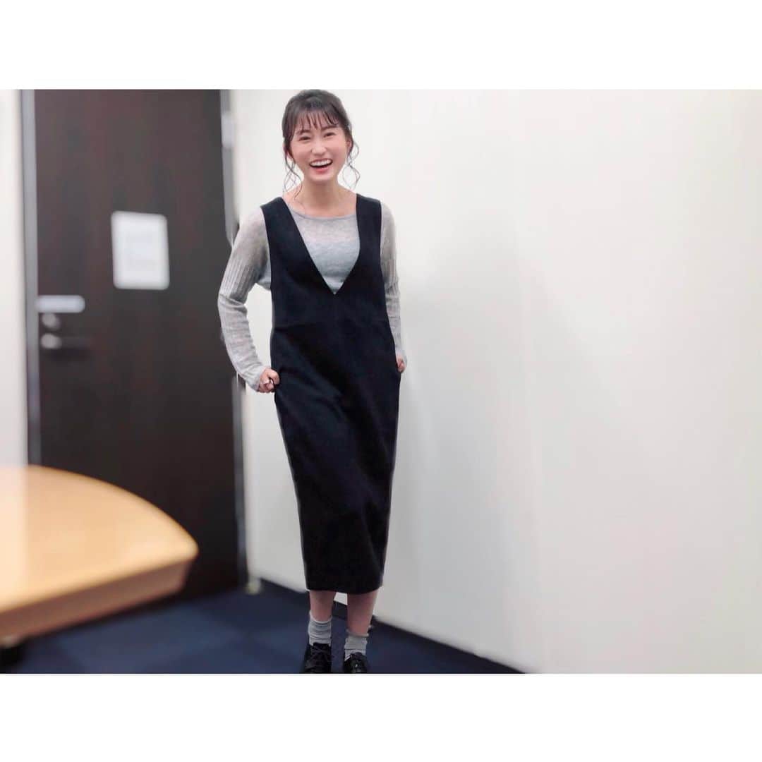 のインスタグラム：「#JSPORTS #MLBイッキ見 ！ ⚠️ 今夜はラグビーワールドカップ中継のため 【23:30～24:15】に放送時間が変わっています⚠️ ラグビーの後もイッキ見ぜひご覧くださいね😆⚾️ ⁑ 衣装は👉 @brahmin_fsf  全身買い取りたいくらいお気に入り😍 (靴、アクセサリーは私物) ⁑ @jsports_yakyu  @jsports_official  #MLB #メジャーリーグ  #野球 #野球好き  #AKI猪瀬 さん  #majorleague  #majorleaguebaseball  #mlballstar #mlballstargame #衣装 #コーデ #秋コーデ #ワンピース #ワンピ  #brahmin #facesansfard  #ootd #coordinate  #まりなる #津田麻莉奈」