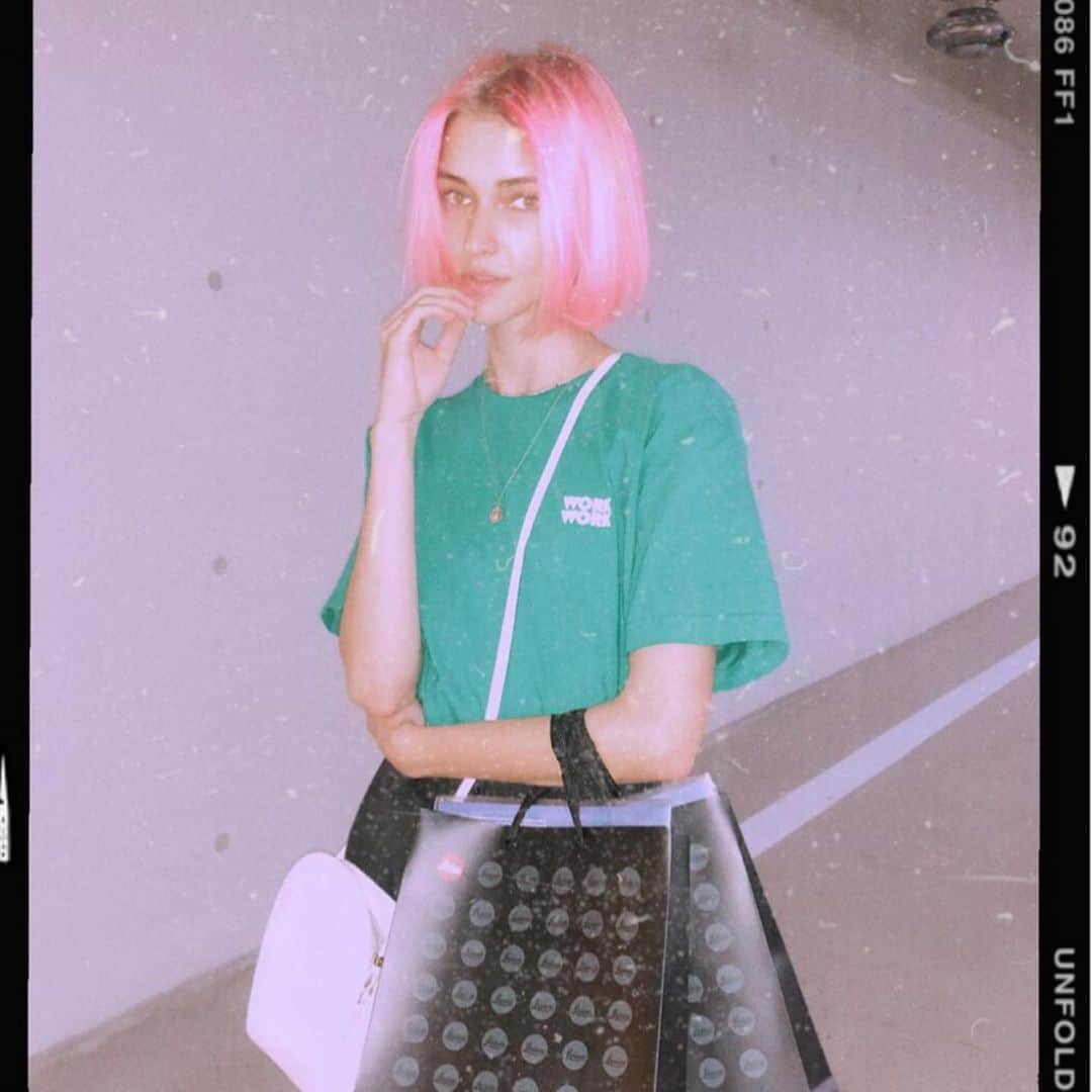 ステファニー・ミチョヴァさんのインスタグラム写真 - (ステファニー・ミチョヴァInstagram)「😋🌸 straight out of fifth element 😂」9月20日 18時25分 - stefaniemichova