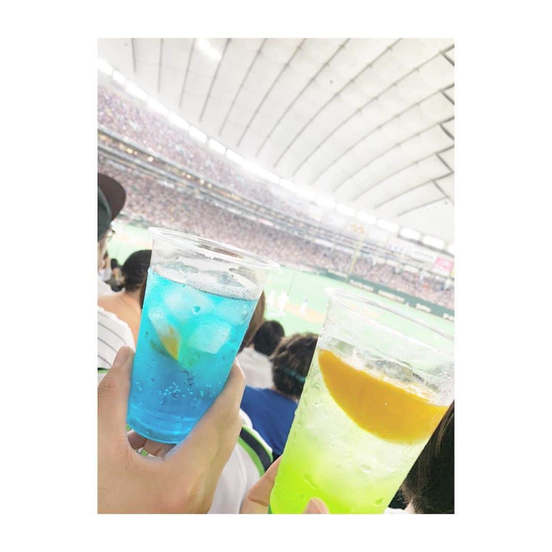 大崎みらいのインスタグラム：「、 これまた #今更投稿！笑 、 オールスターゲームを 観に行ってきたよ！！ 、 普段セリーグばかりみてる私は パリーグの選手たちがもう新鮮！笑 ホームラン競争では #吉田正尚 選手のエグさに ビールが進みました！！ 、 オールスター限定ドリンクで パリーグが青 セリーグが緑 のなんとかサワーを飲んだけど うまいもんではなかったな。笑 、 めちゃくちゃ面白かった🥰 みんな楽しそうで おまつりだなぁーとより感じたよ！ 、 なんと言ってもやはり 他球団の応援歌を 全力で色々歌えるとこだよね！笑 めっちゃたのしかった🤣 、 、 、 #マイナビ #オールスターゲーム #allstargame2019 #野球 #baseball #野球好き #野球好き女子 #野球女子 #東京ドーム #tokyodome」