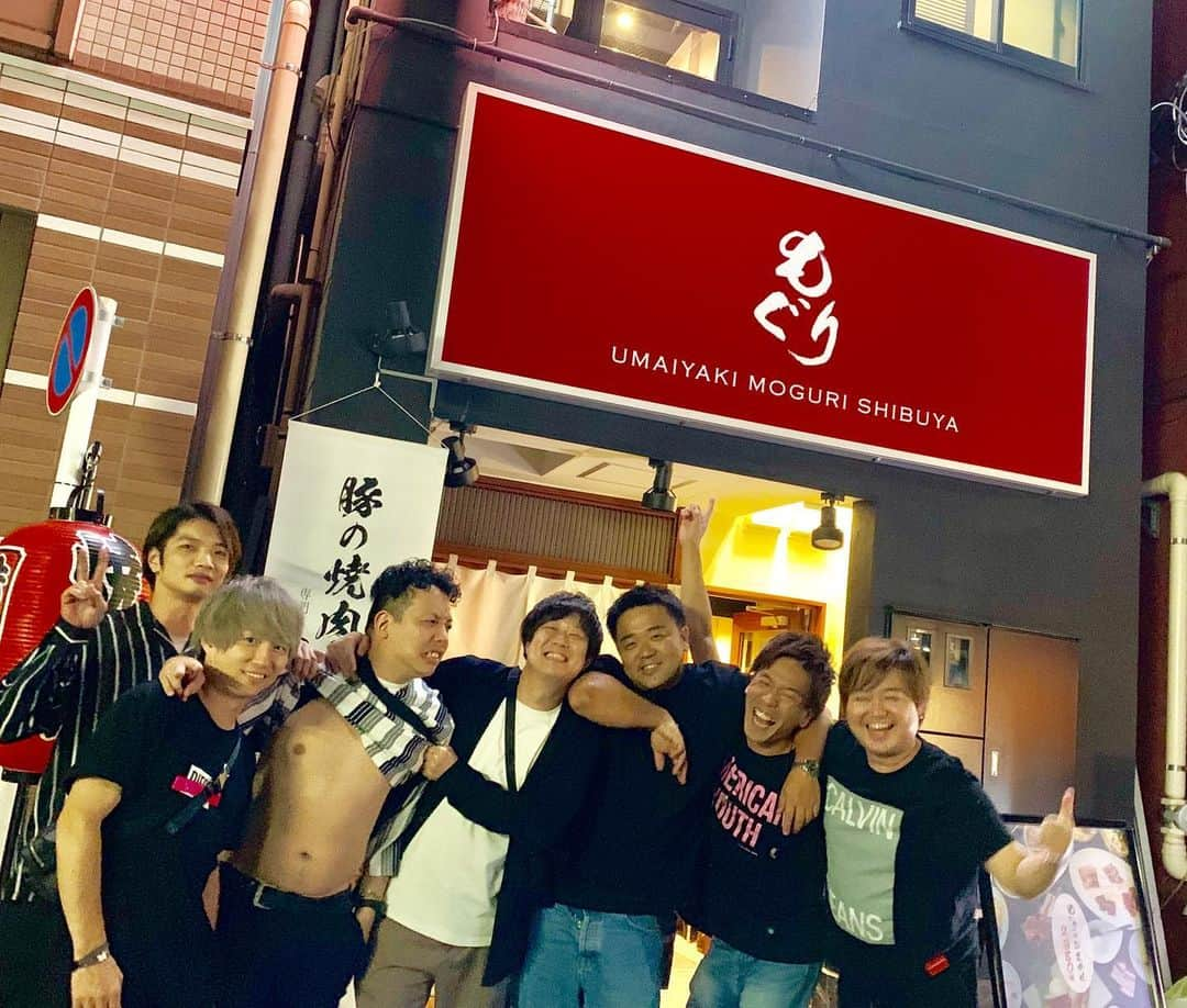 KYOHEYのインスタグラム：「昨夜も島レモン会最高でした！﻿ いーっぱい笑って顔が筋肉痛（笑）﻿ 幸せだったなー☆☺︎﻿ 瞬が体調不良で来れなかったから、﻿ 次はいつもの8人全員集合祭じゃあああ✨😃﻿ 🍋🍋🍋🍋🍋🍋🍋🍋﻿ ﻿ #島レモン会 #僕らのビタミン剤 #天才凡人 #MiNE #Hyonn #DJshimada #たぶる #Kenji #toshiyatamura #satorutokuyama #shunkusakawa #KYOHEY #🍋」