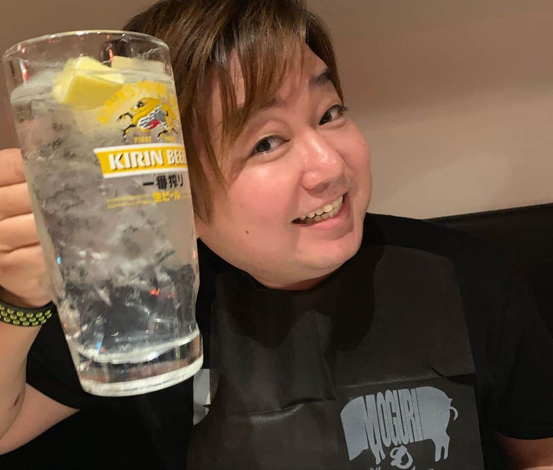 KYOHEYさんのインスタグラム写真 - (KYOHEYInstagram)「昨夜も島レモン会最高でした！﻿ いーっぱい笑って顔が筋肉痛（笑）﻿ 幸せだったなー☆☺︎﻿ 瞬が体調不良で来れなかったから、﻿ 次はいつもの8人全員集合祭じゃあああ✨😃﻿ 🍋🍋🍋🍋🍋🍋🍋🍋﻿ ﻿ #島レモン会 #僕らのビタミン剤 #天才凡人 #MiNE #Hyonn #DJshimada #たぶる #Kenji #toshiyatamura #satorutokuyama #shunkusakawa #KYOHEY #🍋」9月20日 18時27分 - kyohey5