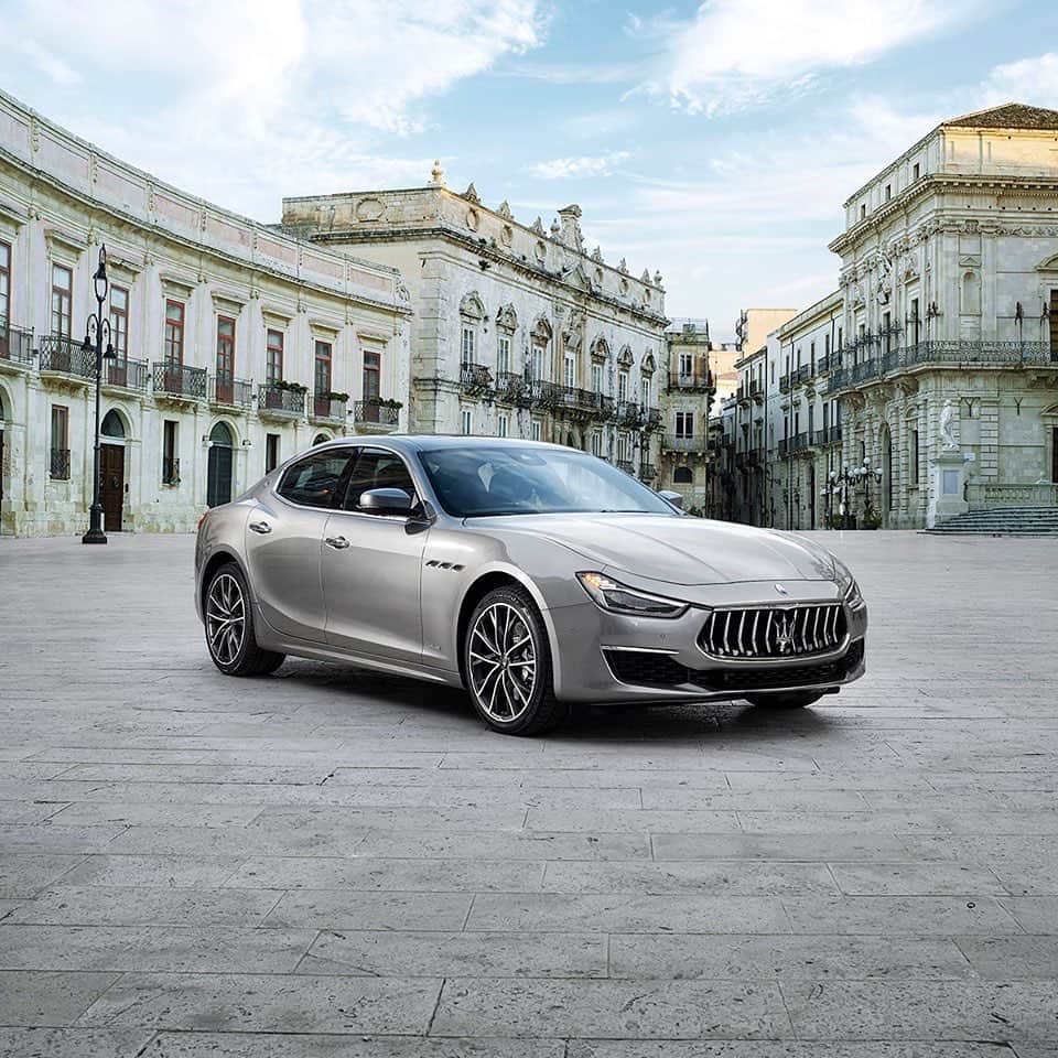 Maserati Japan | マセラティ ジャパンのインスタグラム：「ドライバー自身のスタイルをさらに確固としたものにするために、ギブリはモータースポーツで培った大胆な哲学をエレガントに体現します。 #Maserati #マセラティ  #MaseratiJapan #マセラティジャパン #Ghibli #ギブリ」