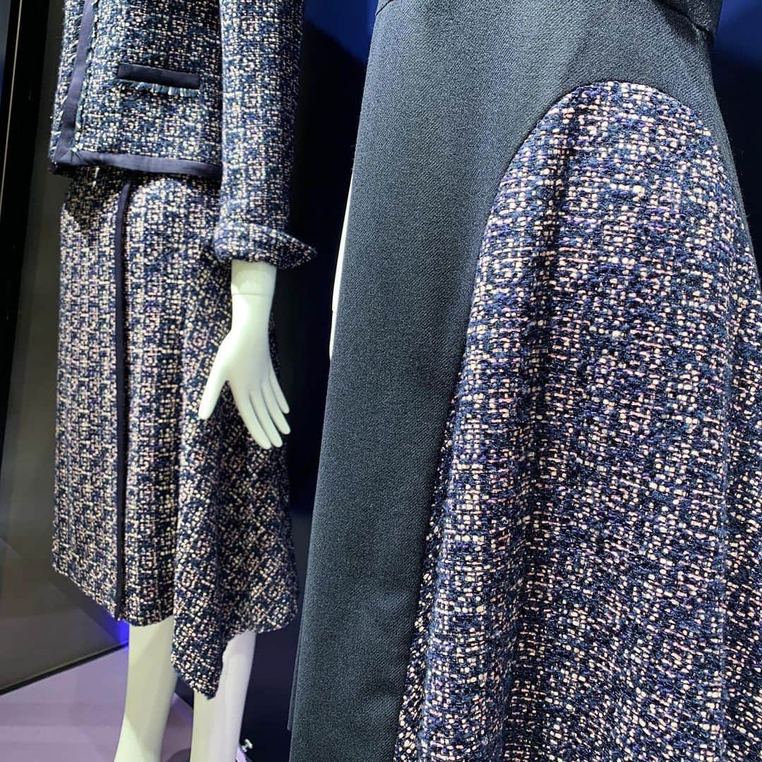 ISETAN PARK netさんのインスタグラム写真 - (ISETAN PARK netInstagram)「上質な素材やパターン、縫製、仕立てにこだわった2019FW CAREER STYLE ONLY MIをご紹介。﻿ 様々なシーンで使えるスタイルやきちんと感はありつつ退屈にみえないデザイン✨﻿ そして上質を追及しながら納得できるプライス。﻿ キャリア女性がかかえるおしゃれの悩みに答えながら、心地よく快適に自信を持って働ける装いを﻿ 提案します。﻿ ﻿ 参加ブランド﻿ ジョゼフ、イネド、アンタイトル、タラのJKやセットアップなど。﻿ ﻿ <CAREER STYLE ONLY MI>﻿ 本館3階＝キャリアスタイル﻿ ﻿ @careerstyle_isetan_shinjuku . #isetan#isetanshinjuku #careerstyle #2019fw #fallwinter #shinjuku #japan #fashion #fashionstyle #autumnfashion#ined #untitled#joseph#tarakarmon﻿ #伊勢丹新宿 #新宿 #キャリアスタイル #instafashion #働く女性 #キャリアウーマン #働く女性 #ジャケット﻿#秋 #秋ファッション #秋コーデ#アンタイトル#ジョゼフ#タラジャーモン#イネド #三越伊勢丹限定 #限定商品」9月20日 18時44分 - isetan_shinjuku