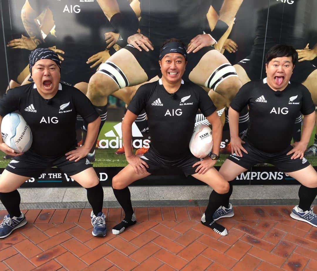 たくやのインスタグラム：「ラグビーW杯 開幕！！ 頑張れ！日本！  写真はさまぁ〜ず三村さんと。  ロケでニュージーランド行った時の写真です🇳🇿」