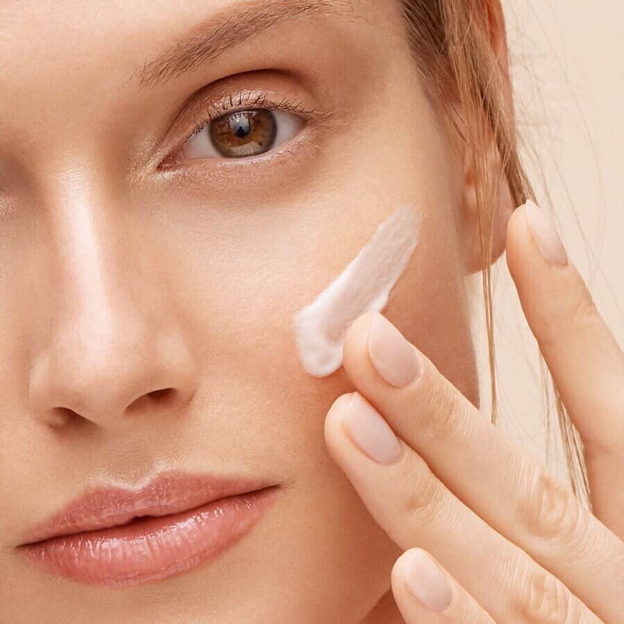 資生堂さんのインスタグラム写真 - (資生堂Instagram)「Benefiance Wrinkle Smoothing Cream Enriched for fully nourished, deeply hydrated skin. Available @sephora.  #shiseidoskincare #shiseidotexture #shiseido #benefiance」9月20日 18時57分 - shiseido