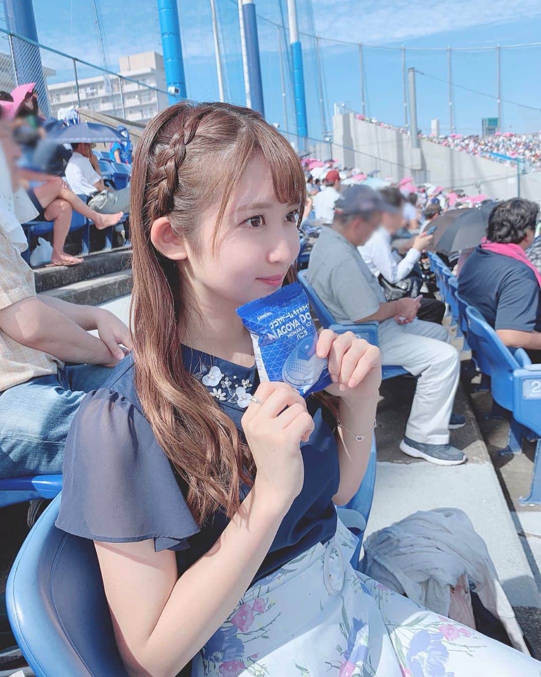 沢井里奈さんのインスタグラム写真 - (沢井里奈Instagram)「♡ . ナゴヤ球場最終戦！！ どらほー⚾️🌸 . 根尾選手10試合連続安打！！ すごいです🥺🥺🥺💕💕 . . あと今日沢山の方が声を掛けて下さって ドラ・ナビ観てます！！って言って頂けて すごく嬉しかったです😢✨ ありがとうございます☺️💓💓 . たまに質問頂きますが、 全然気軽に声掛けて下さい🌟 こんな私に嬉しいです🙇🏻‍♀️💕💕 . . ナゴヤドームモナカアイス好き🍦❤️笑 . #dragons #dranavi #dranavicat #starcat #nagoya #baseball #apuweiserriche #willselection #ootd #coordinate #fashion #instafashion #instagood #instagramjapan #japanesegirl #girls #中日ドラゴンズ #ドラゴンズ #中日 #ウエスタンリーグ #ナゴヤ球場 #キャットチャンネル #スターキャット #さわー野球 #沢井里奈」9月20日 19時06分 - sawairina