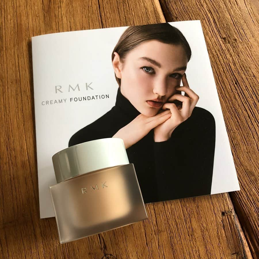 森本容子さんのインスタグラム写真 - (森本容子Instagram)「これは良い‼️RMK クリーミーファンデーション✨9月9日から発売された新しいファンデ。病み上がり、使い始めて数日目。あのね、『RMKの理想を詰め込んだ 最高峰ファンデーションです』と、RMKさんがおっしゃってるの、その通り！！使い心地と、仕上がり最高でした！！おすすめでーす💛 #RMKファンデ #ハリツヤファンデ #自分史上最高の肌 @rmk official 【森本容子セレクト オンラインストア】http://ymdo.tokyo ※新作お知らせから発売開始時間までも【在庫切れ】と表示されておりますので注意ください。 ※商品のお問い合わせ、質問はオンラインストアへお願い致します。  @kariangofficial @ymdoshop @bankertokyo @yocomorimoto #bankertokyo #ymdoshop #kariang #banker #tokyo #denim #japanmade #カリアング#バンカートーキョー #バンカー東京#レディスウェア#今日のコーデ#カットソー#コーディネート#森本容子#キッズウエア #マタニティウエア #マタニティ#マタニティコーデ #がんばれ高齢出産 #fashion #yocomorimoto  #生後5ヶ月#生後6ヶ月 #離乳食 #生後7ヶ月#生後8ヶ月」9月20日 19時16分 - yocomorimoto